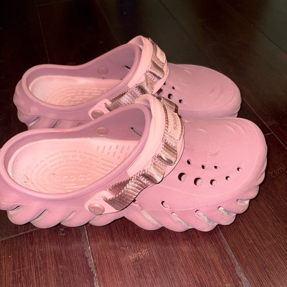 CROCS Women Light Pink Water Shoes - Picture 2 of 5